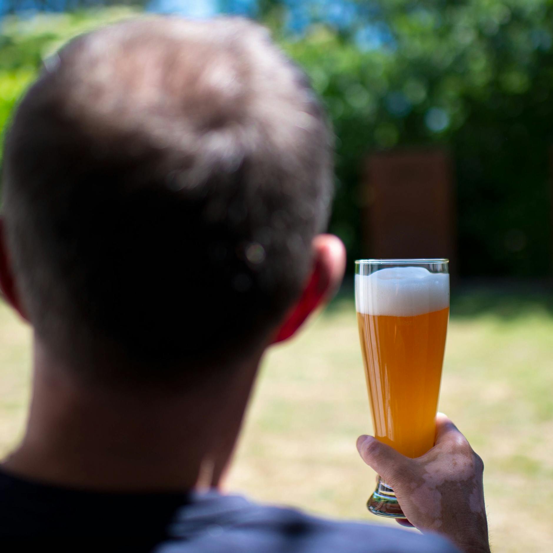 Das sogenannte Feierabend-Bier ist für Viele zur Gewohnheit geworden. Doch Alkoholkonsum kann schwere gesundheitliche Folgen haben.