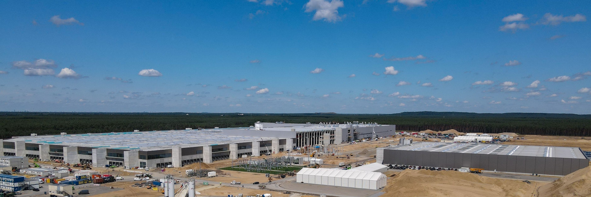 Gelände der Tesla-Autofabrik in Grünheide.