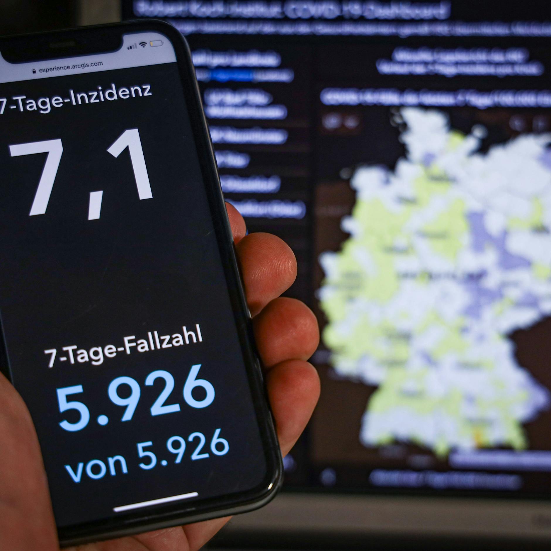 Virus breitet sich bei Jüngeren aus – kommen jetzt neue Beschränkungen