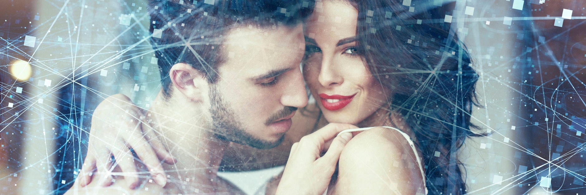 Ein junges Paar findet sich attraktiv.