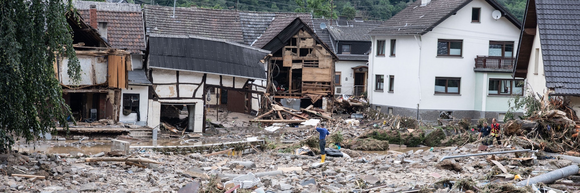 Ein ganzes Dorf hat sich im Kreis Ahrweiler in ein Trümmerfeld verwandelt. Mindestens sechs Häuser wurden durch die Fluten zerstört.