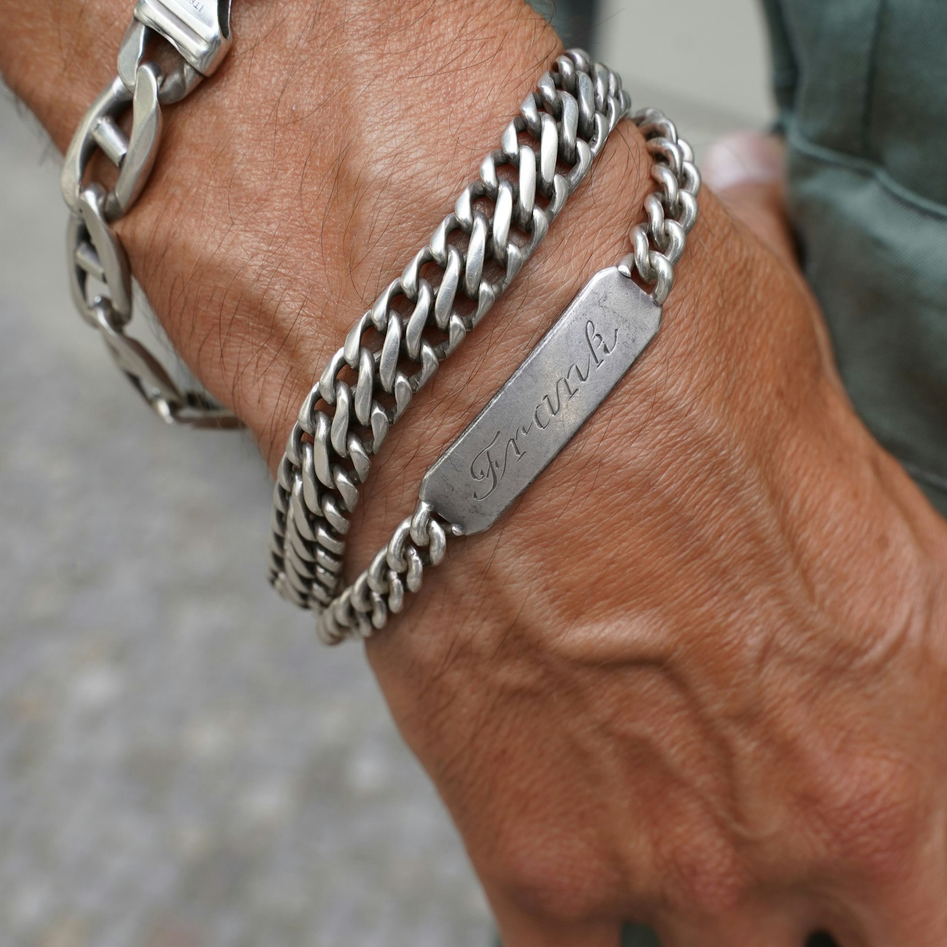 Das Armband mit dem Namensschild „Frank“ an Stefans Arm gehörte einst seinem Vater.