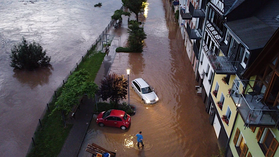 Rheinland-Pfalz: Die Mosel ist in der Ortschaft Zell über die Ufer getreten.&nbsp;