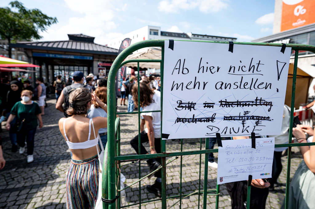 Berlin-Neukölln: Großer Andrang beim ersten Pop-Up-Impfen