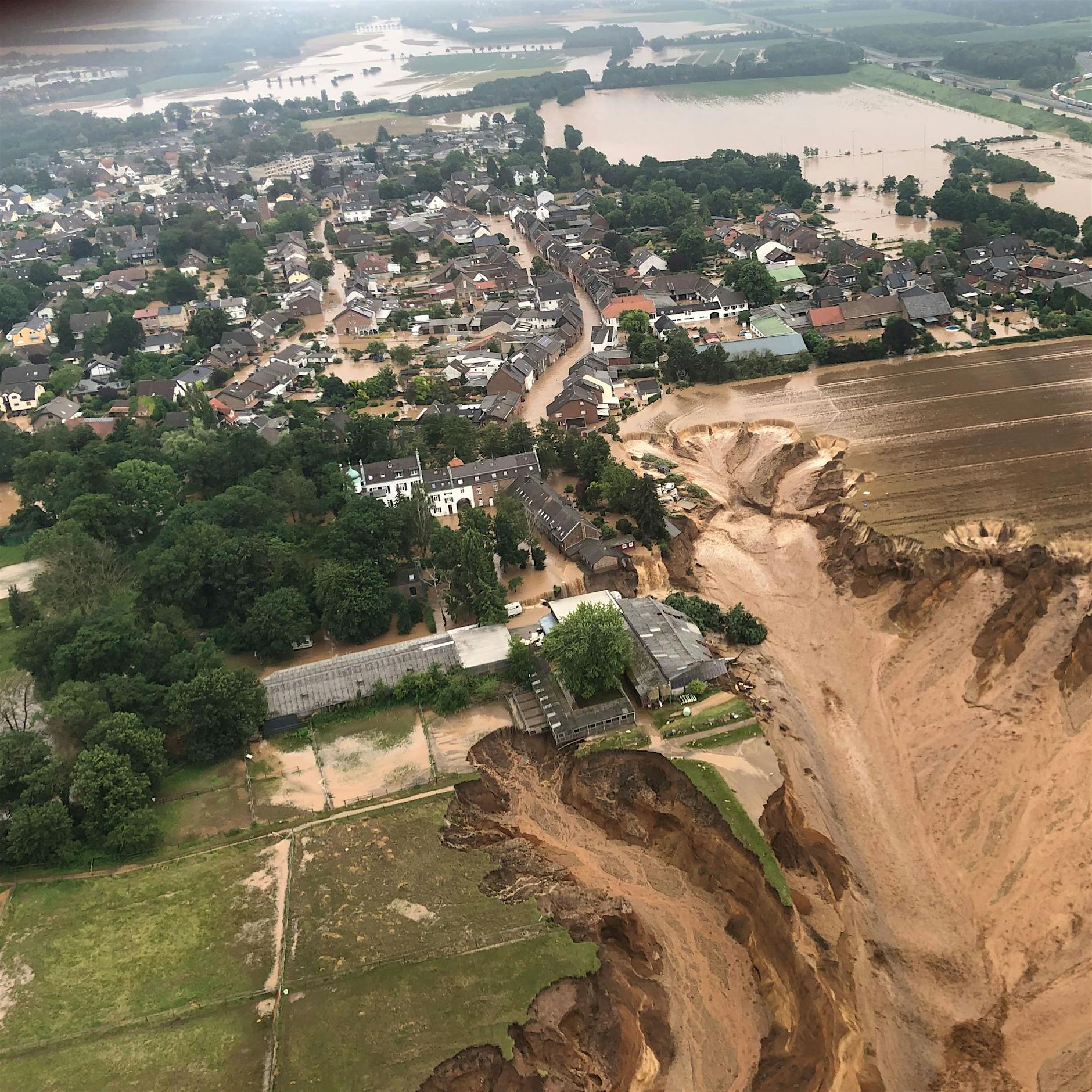 Nach Unwettern im Westen mit vielen Toten: Wahlkampf während der Katastrophe