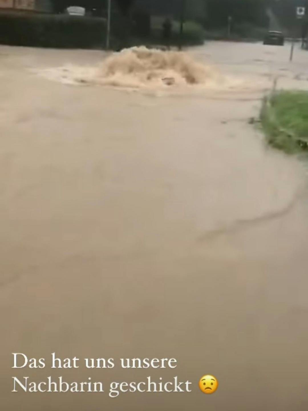 So sieht es dort aus, wo Sarah Engels wohnt. Das Video einer Nachbarin hatte die Sängerin bei Instagram in einer Story gepostet.