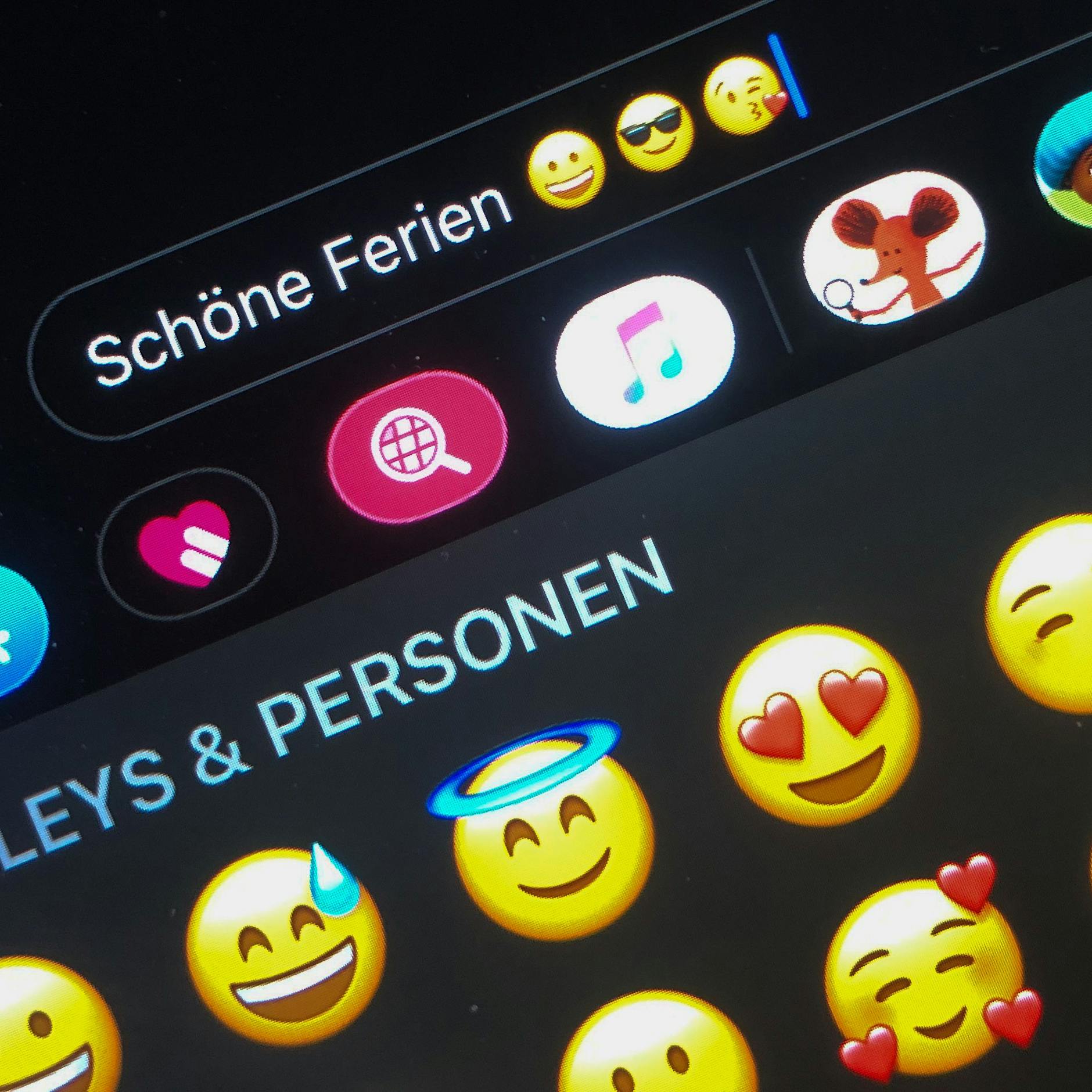 Emotionalisierend, falsch verstanden und doch die neue Weltsprache: Ein Hoch auf die Emojis!