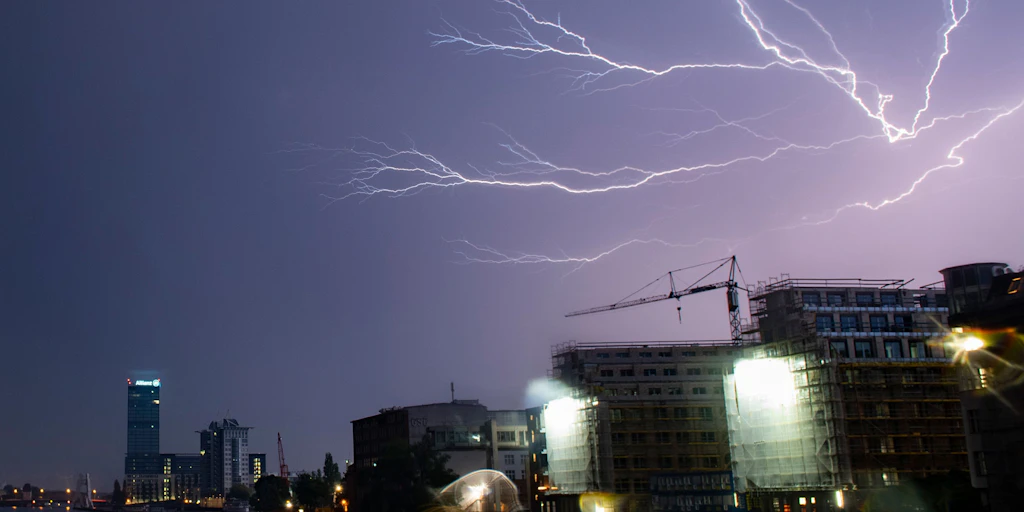 Wetterdienst warnt vor Starkregen, Sturm und Hagel in Berlin