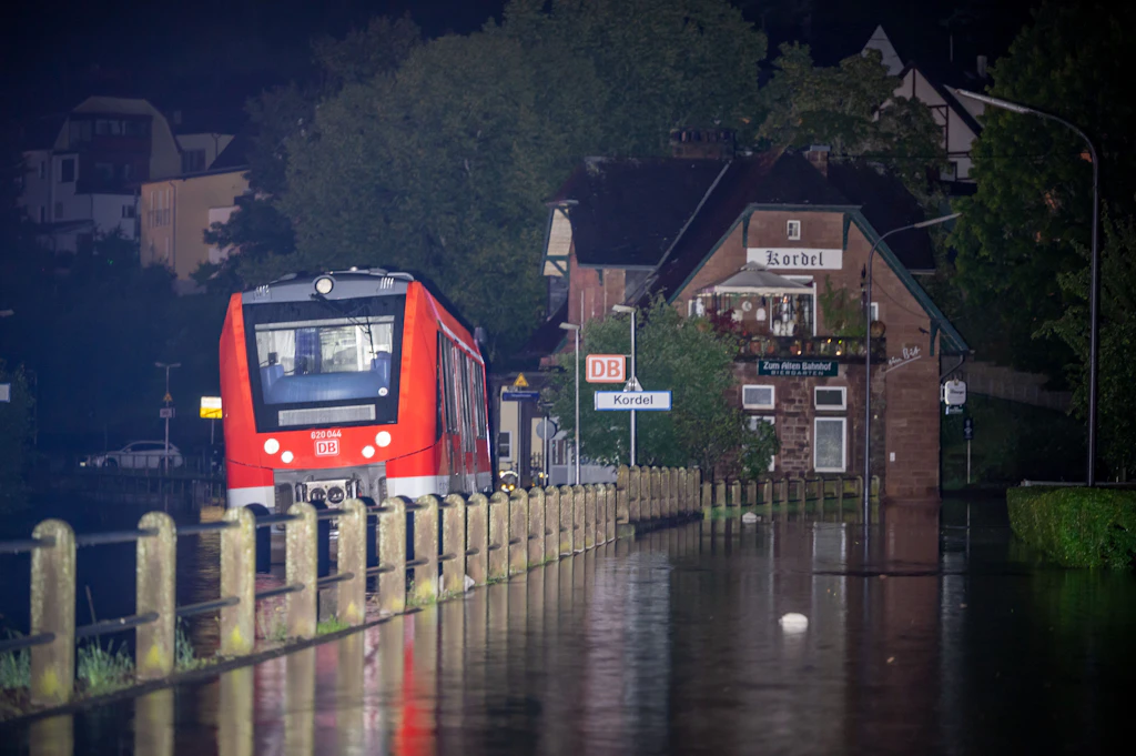 Unwetter-Katastrophe in Deutschland: Kann ich jetzt mein Bahnticket umtauschen?