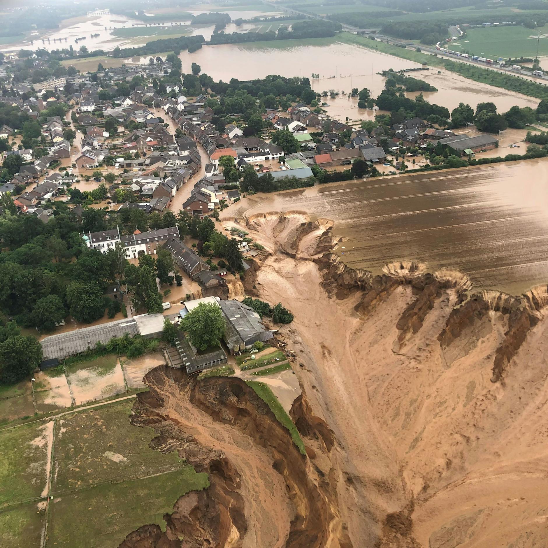 Horror-Hochwasser in Deutschland: HIER können Sie für Menschen spenden, die alles verloren haben