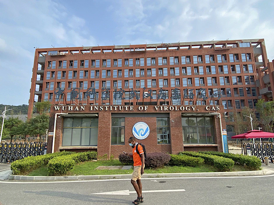 Es wird darüber spekuliert, dass das Virus bei einem Unfall aus dem Institut für Virologie in Wuhan entwichen sein könnte.
