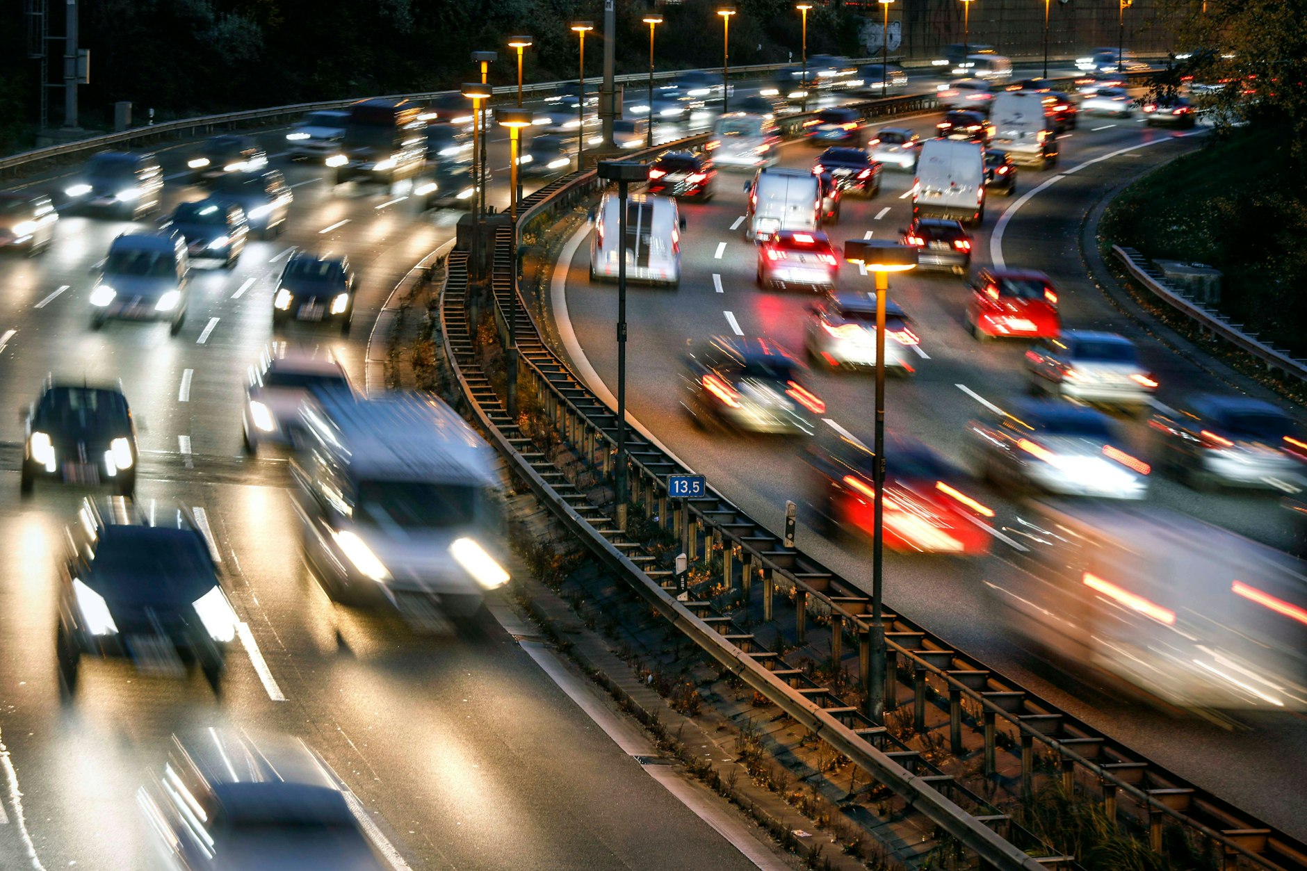 Dichter Verkehr auf der Autobahn A100, Berlin&nbsp;