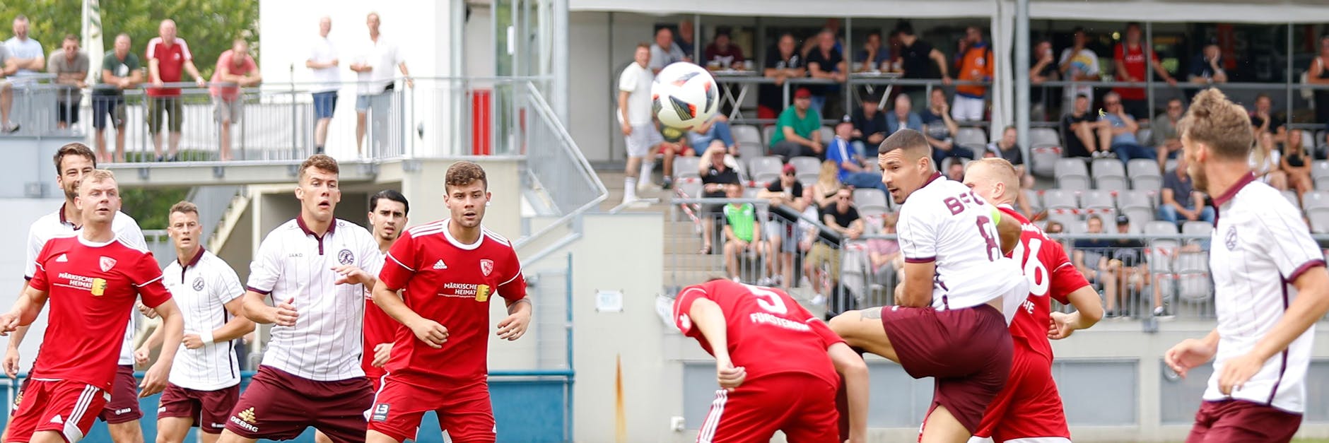 Und wieder klingelt es bei Gegner Ludwigsfelde: BFC-Ass Andres Pollasch triff per Kopf zum zwischenzeitlichen 3:0.