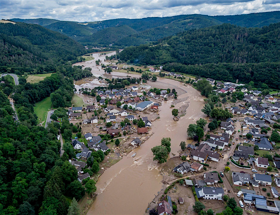 Überflutung an der Ahr bei Insul.