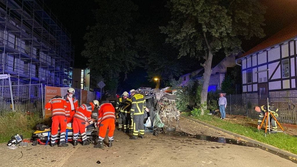Die Feuerwehr war bei dem Unfall in Schönefeld im Einsatz.