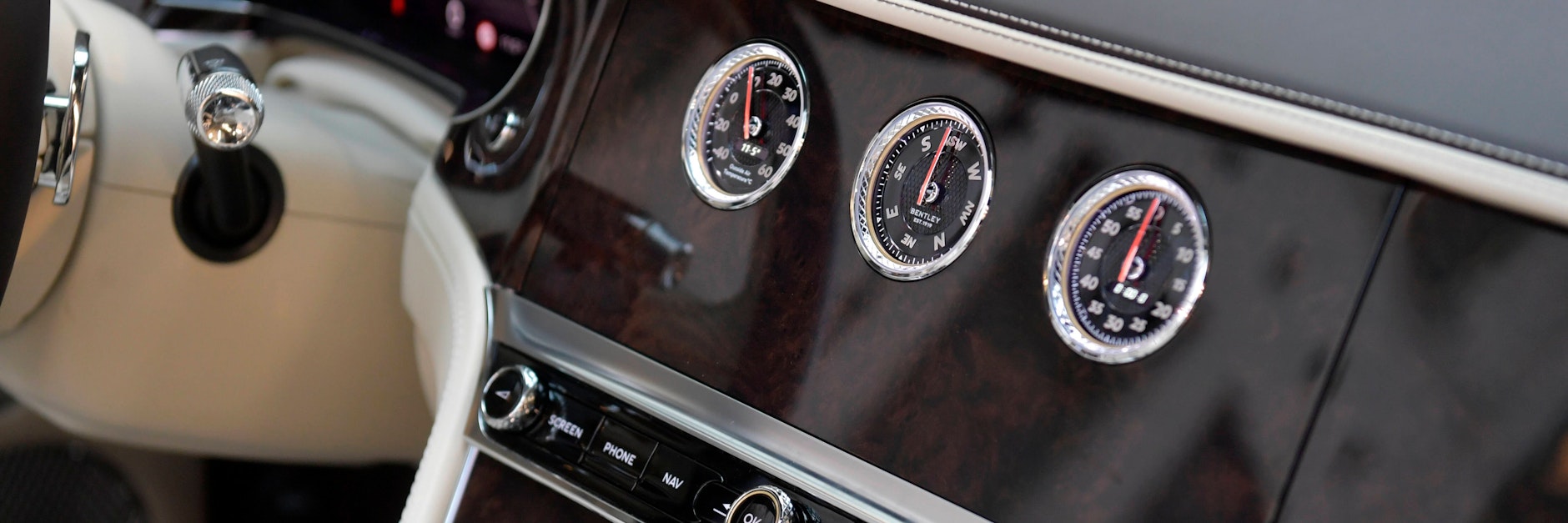 Das Cockpit eines Bentley