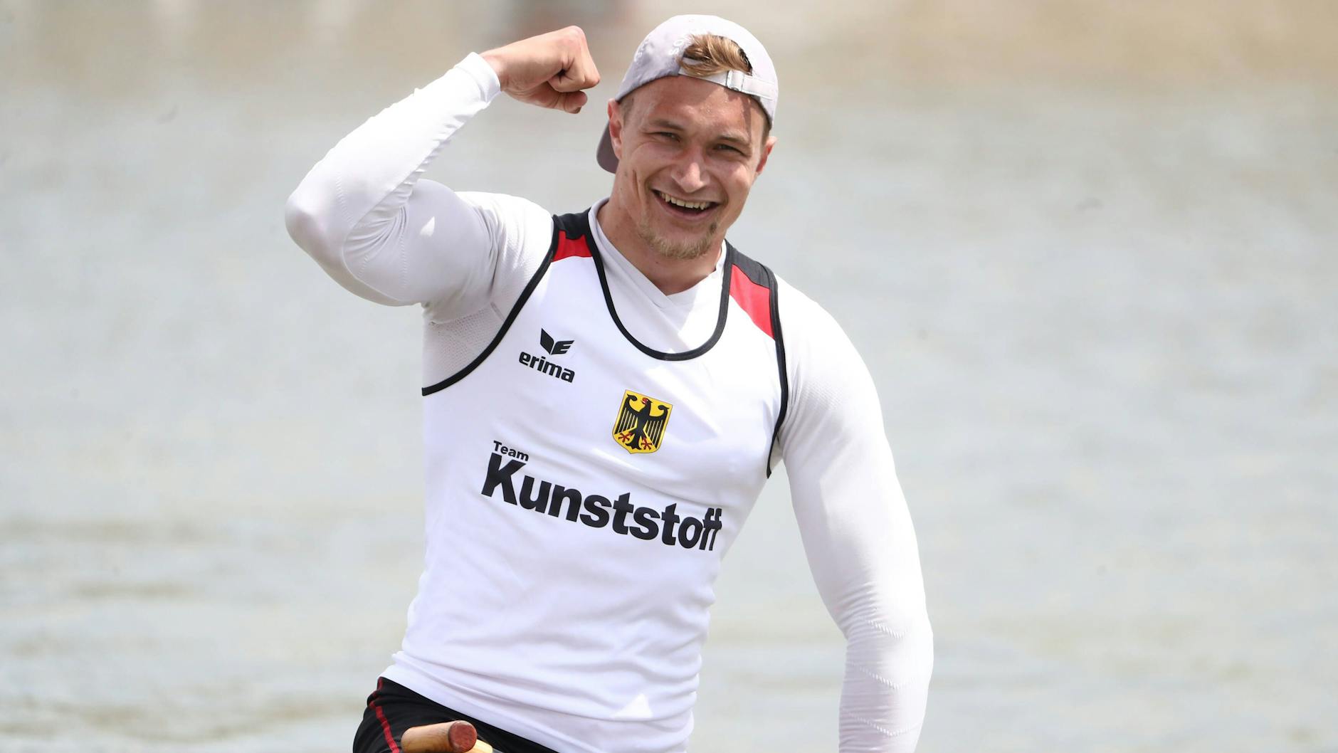 Diese Geste würde Conrad Scheibner gerne auch in Tokio präsentieren.