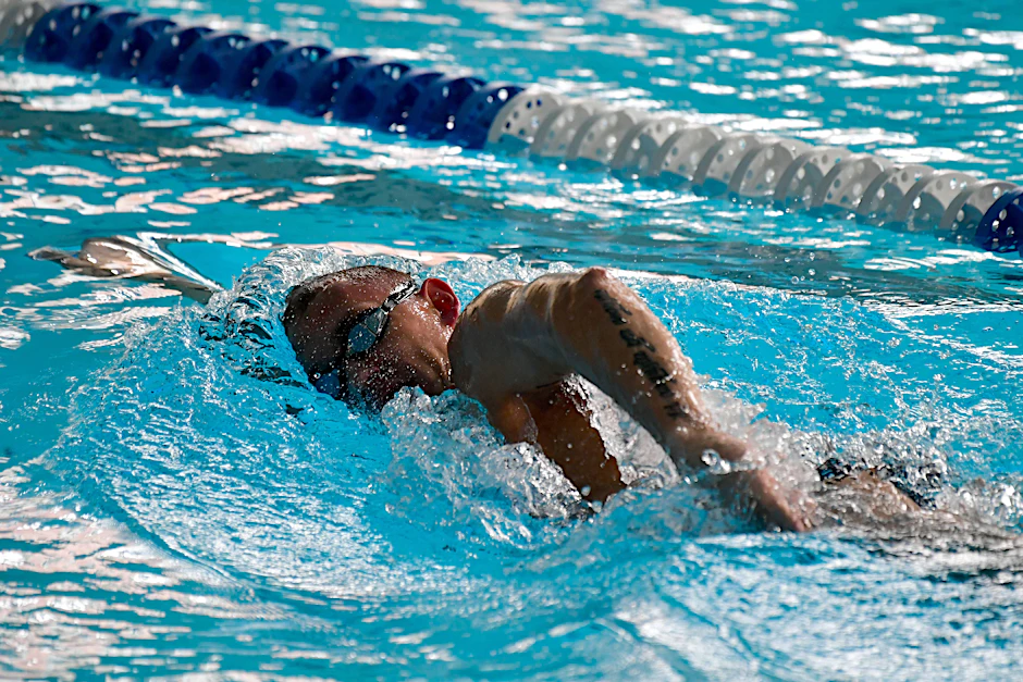 Unter besonderer Beobachtung: Schwimmer Michail Wekowischew und seine russische Olympia-Delegation starten in Tokio als neutrales Team.