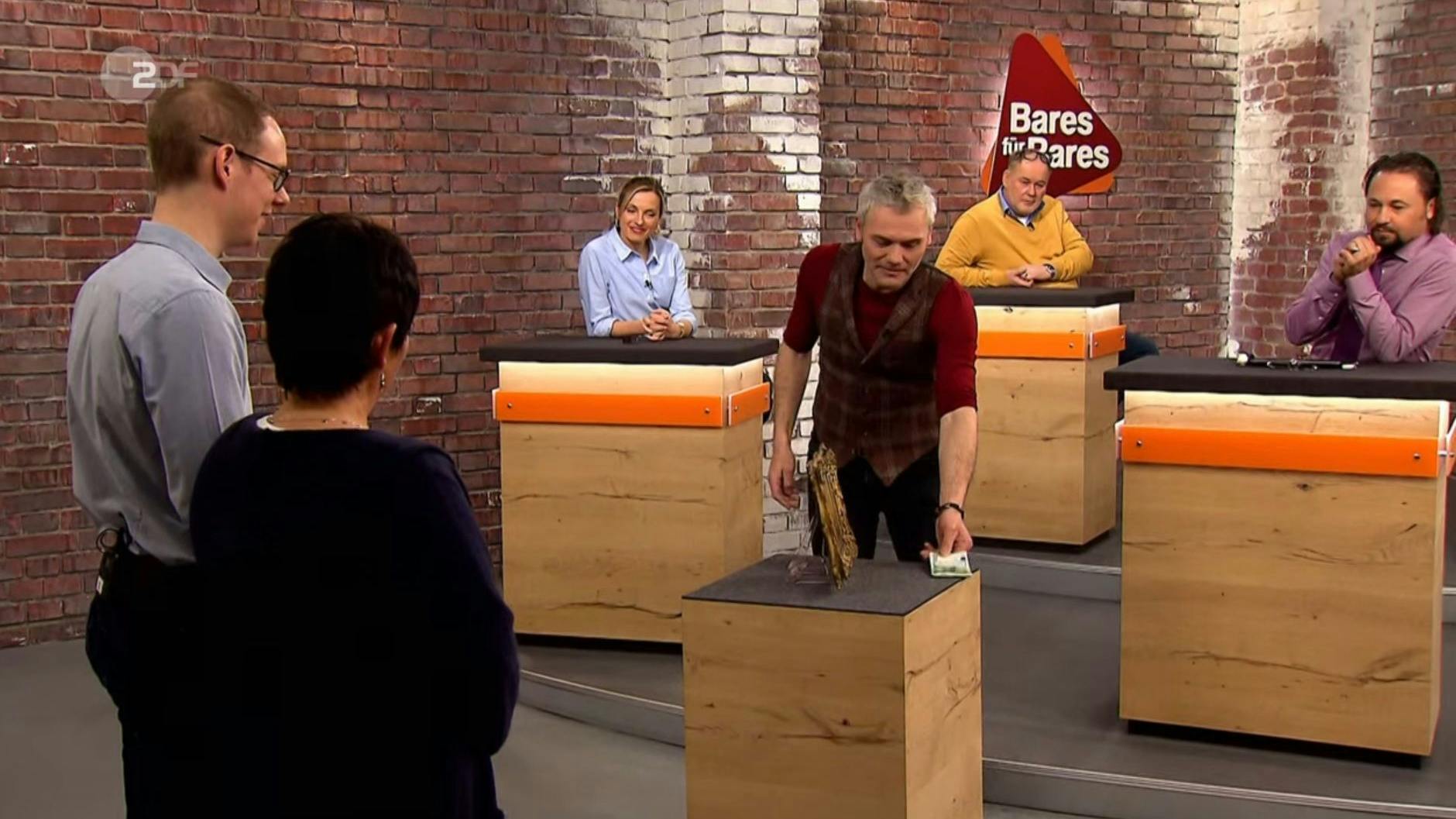 „Bares für Rares“-Händler Christian Vechtel zahlt 1600 Euro für das Mini-Gemälde.