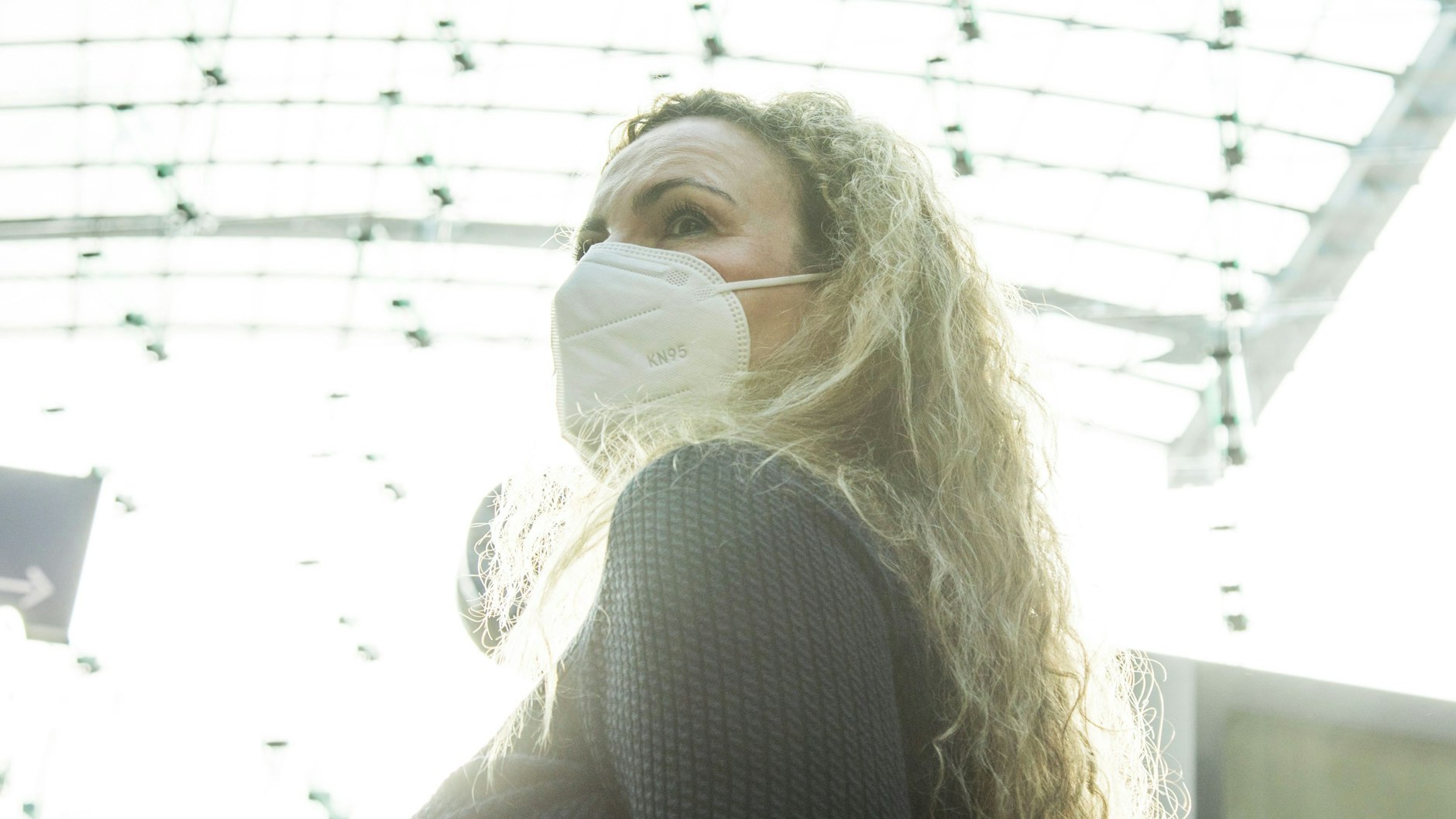 Die FFP2-Maske in Bus und Bahn dürfte in Berlin wohl länger noch Pflicht bleiben. Die Corona-Regeln ändern sich erst einmal nicht. 