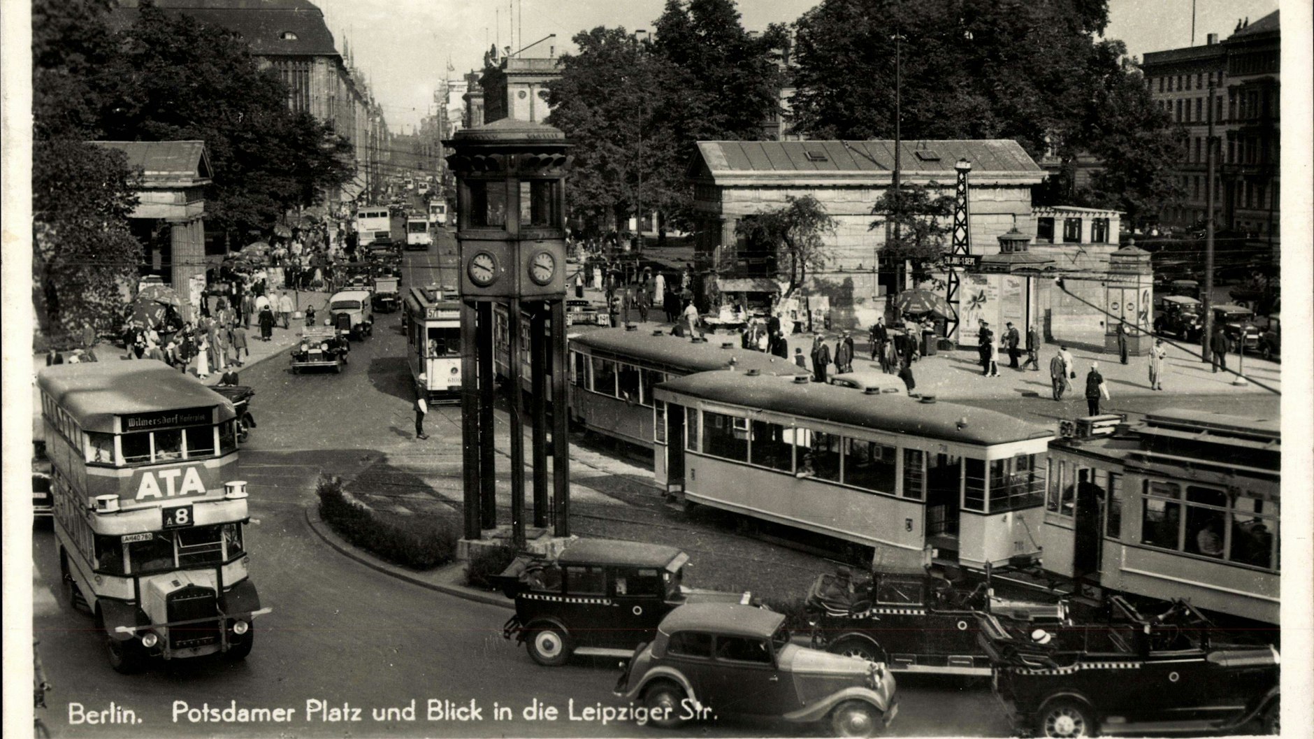 In den 30er-Jahren fuhr eine Straßenbahn durch die Leipziger Straße bis zum Potsdamer Platz.
