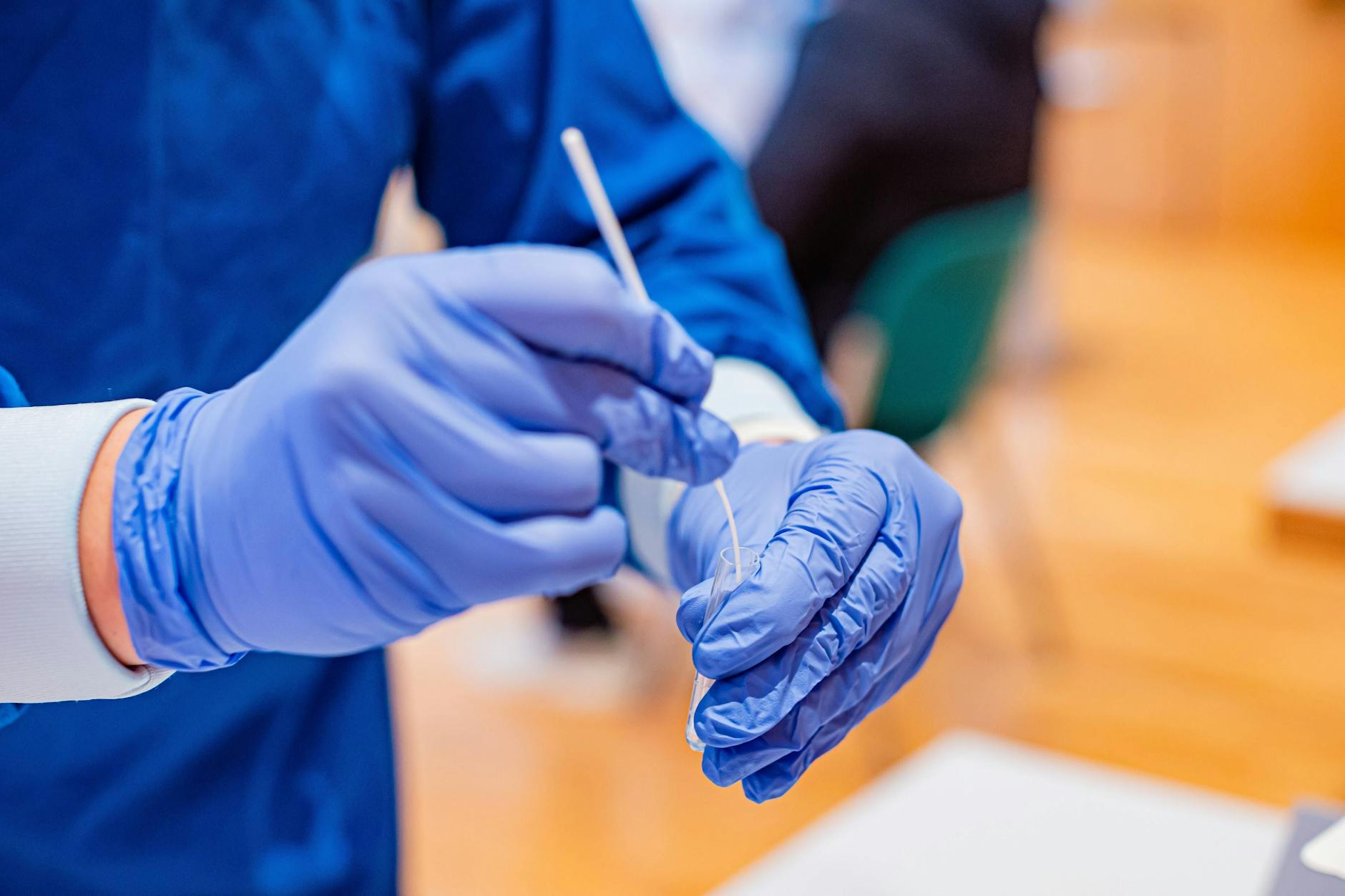 Die Zahl der Corona-Neuinfektionen binnen 24 Stunden lag am Montag laut RKI bei 546.