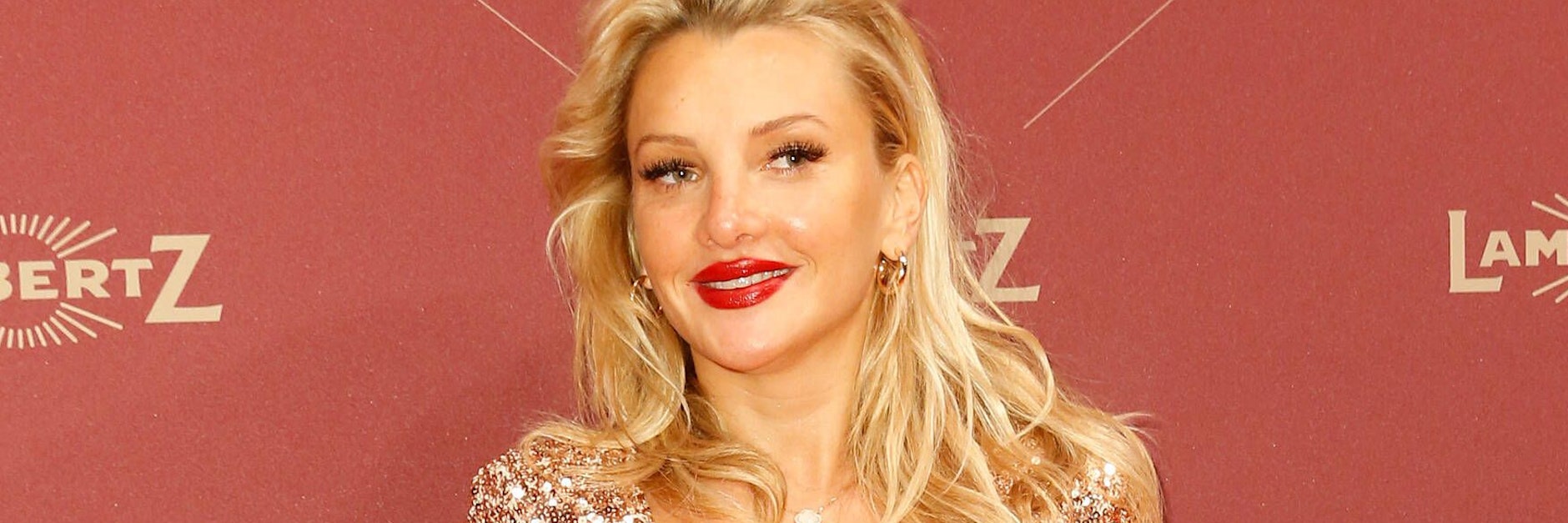 Evelyn Burdecki kämpft mit ihren Kilos, berichtet sie im Interview mit RTL.