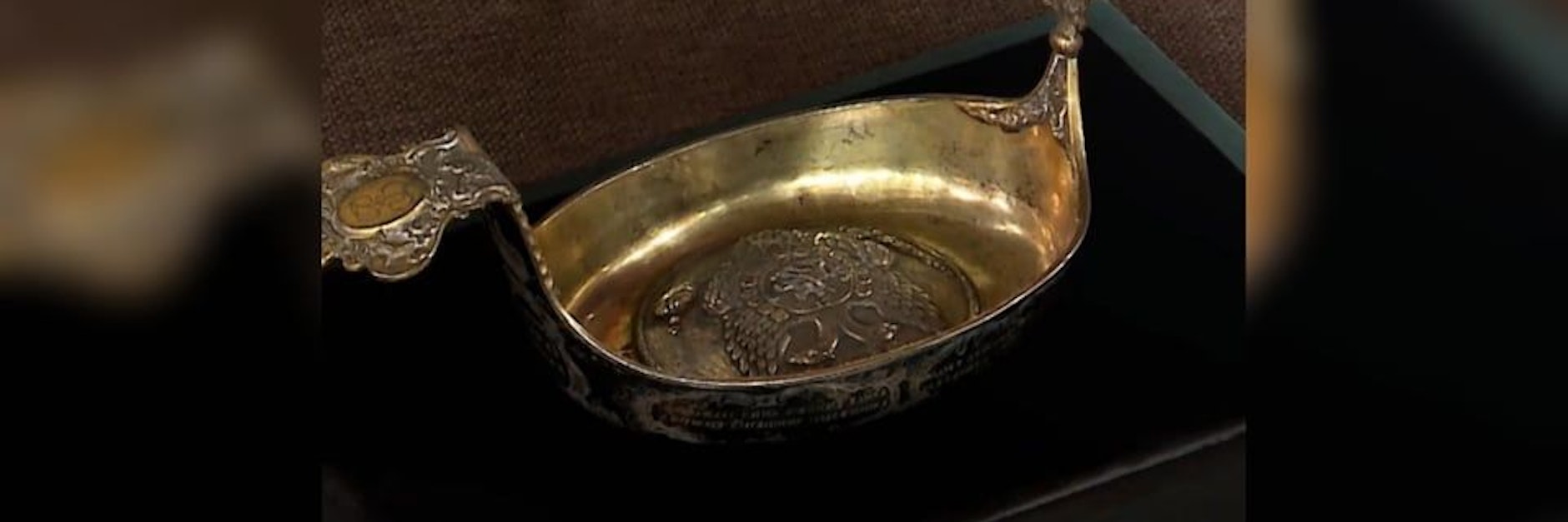 In der Sondersendung von „Bares für Rares“ steht ein 5-Euro-Flohmarkt-Fund mit unfassbarem Wert auf dem Experten-Tisch. Den Preis-Vorschlag kann Kandidatin Sabine kaum glauben.