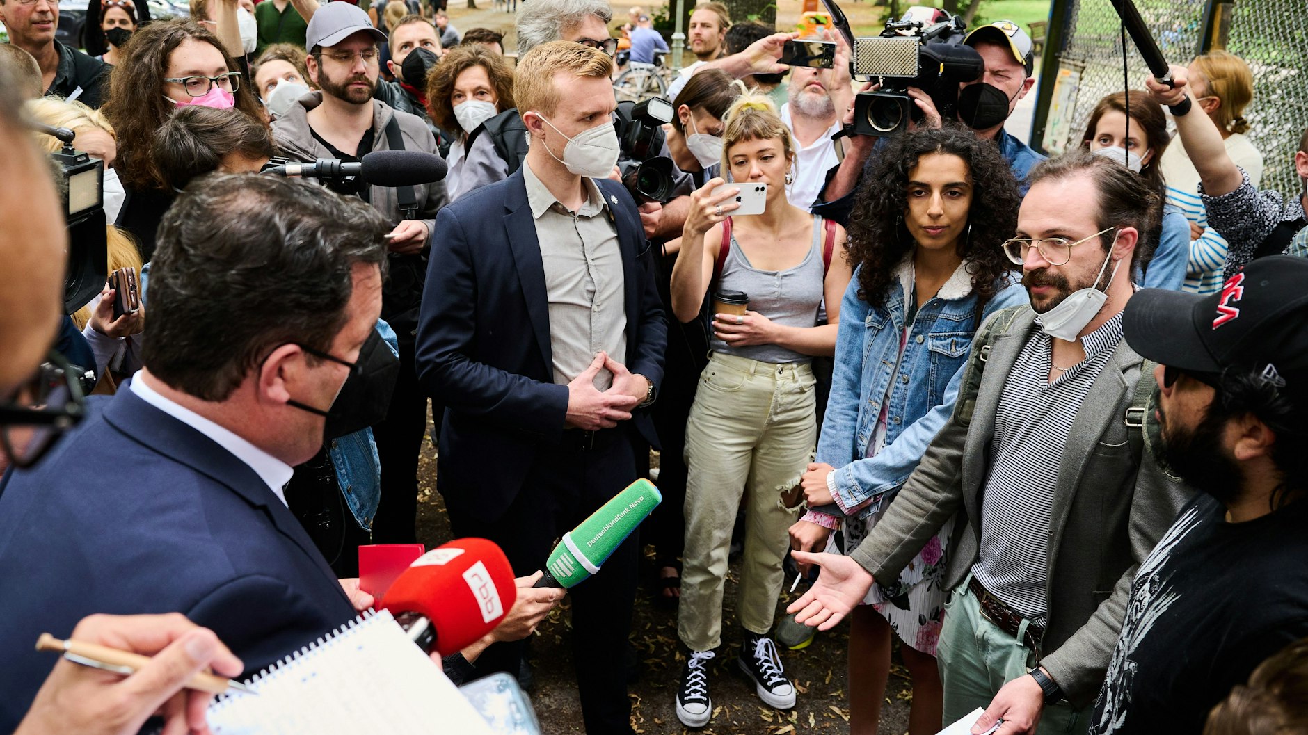 Hubertus Heil (SPD) traf sich am Dienstagnachmittag mit Beschäftigten des Start-ups Gorillas.
