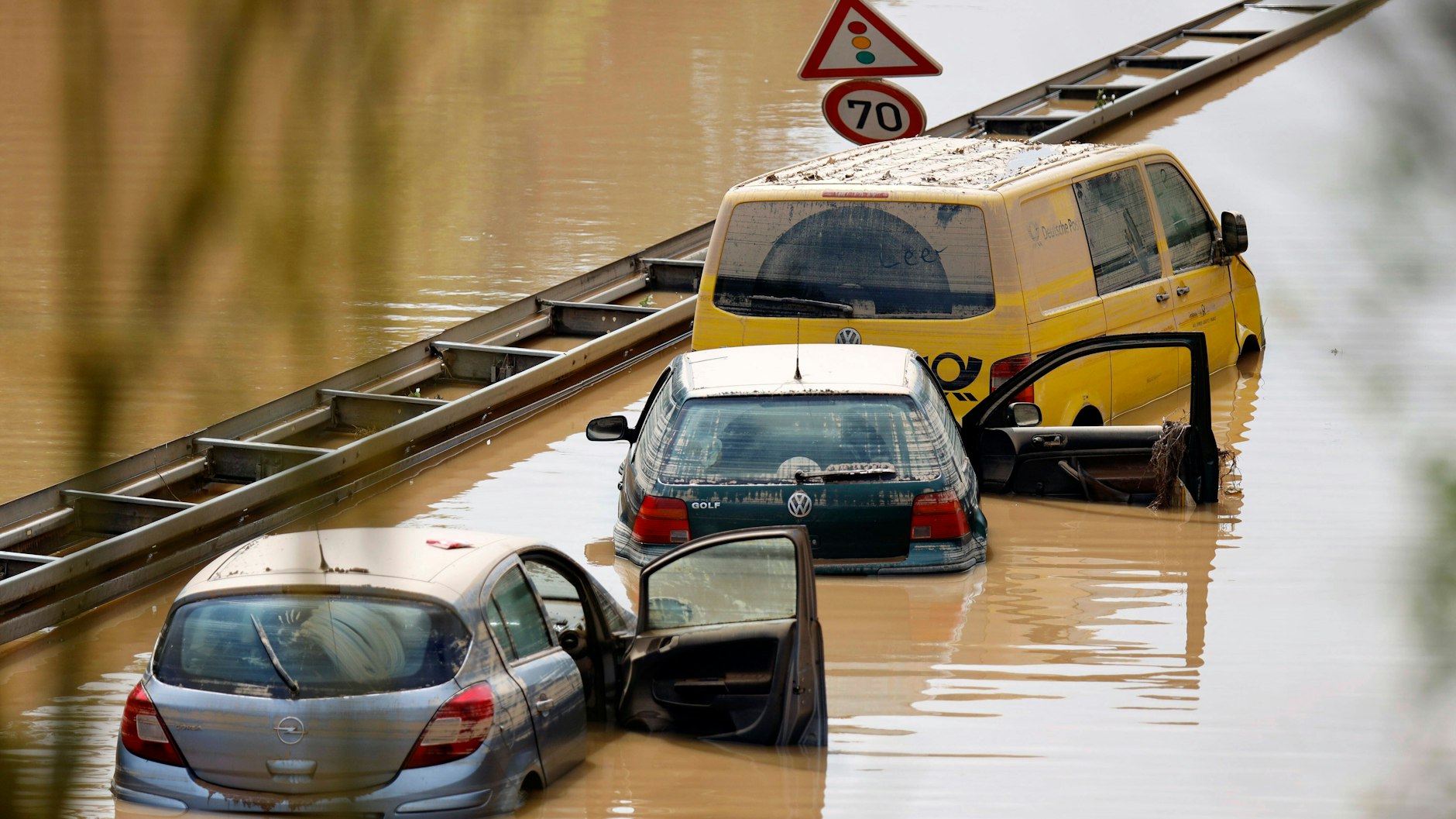 Nach der Hochwasser-Katastrophe im Erftkreis gehen die Aufräumarbeiten weiter.
