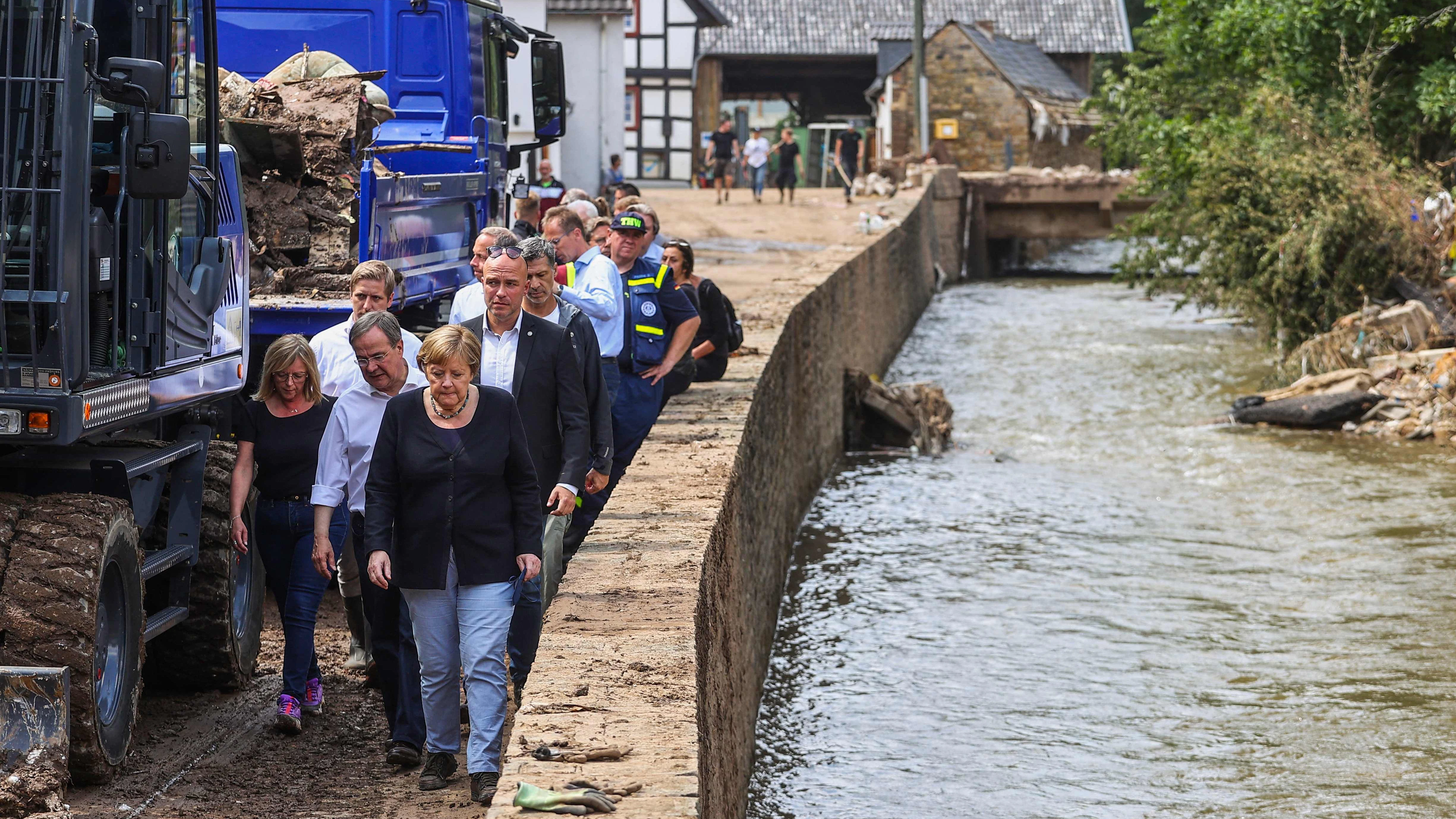 Angela Merkel und Armin Laschet beim Besuch in Bad Münstereifel.