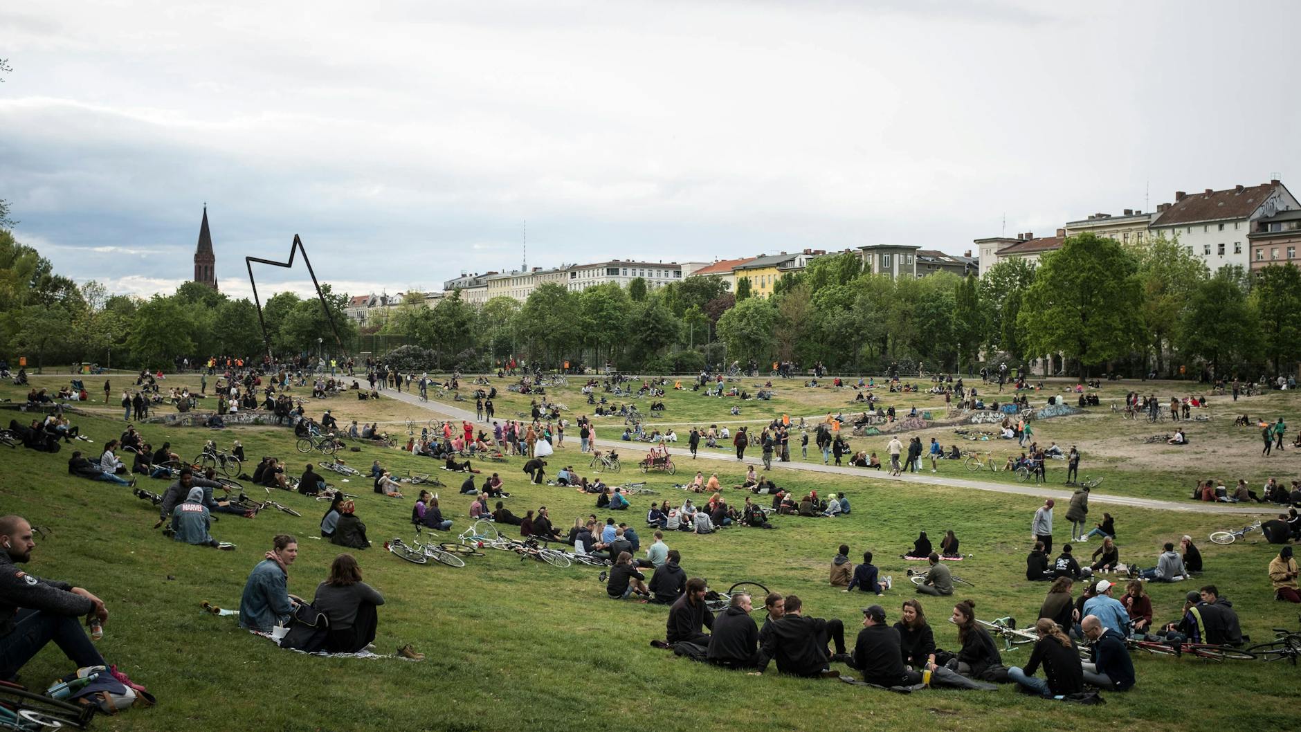 Seit Beginn der Pandemie infizierten sich in der Hauptstadt 181.342 Menschen mit dem Virus.