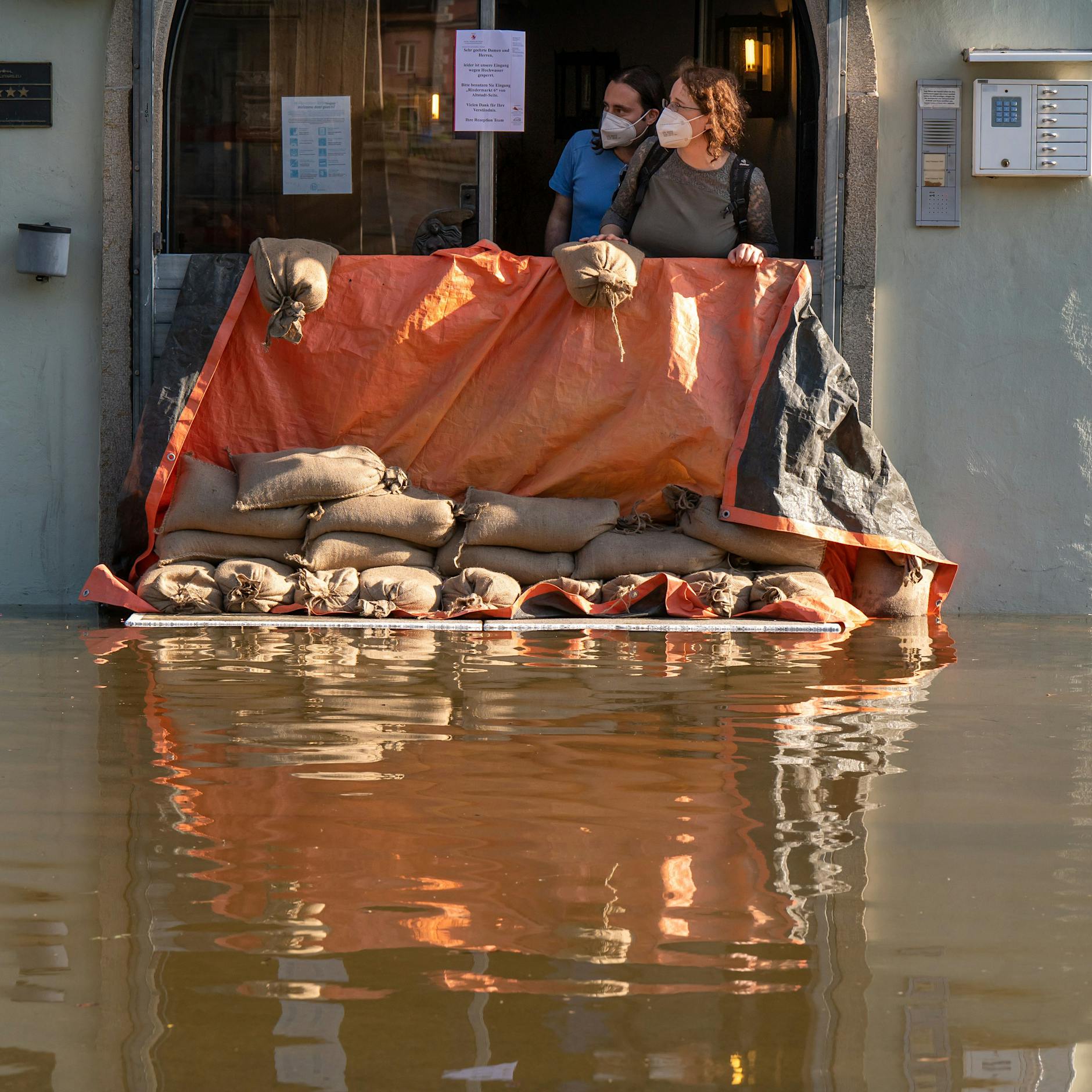 Werden die Hochwasser-Gebiete jetzt zum Corona-Hotspot? Gesundheitsexperte warnt vor DIESEM Horror-Szenario!