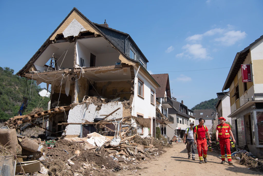Lauterbach gegen Sammelunterkünfte für Flutopfer