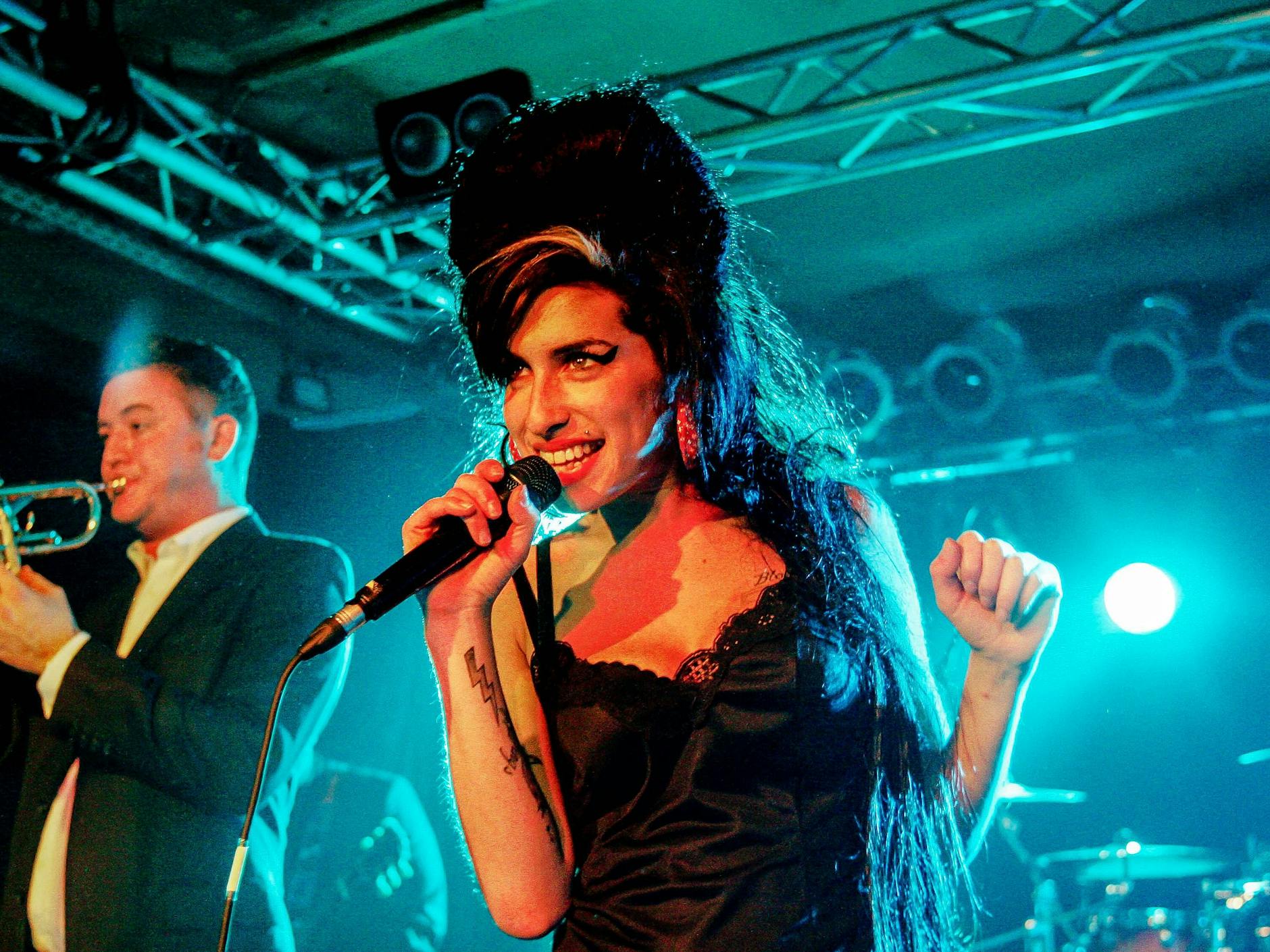 Von aller Welt geliebt: Amy Winehouse 2007 in der Berliner Kalkscheune.