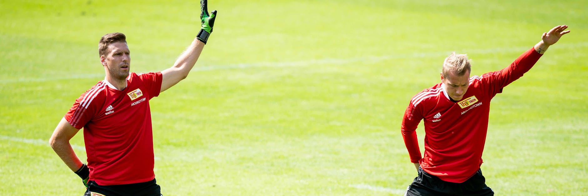 Andreas Luthe (l.) konnte Jakob Busk beim Kampf ums Union-Tor bislang immer in Schach halten. Schafft er das jetzt auch bei Frederik Rönnow?