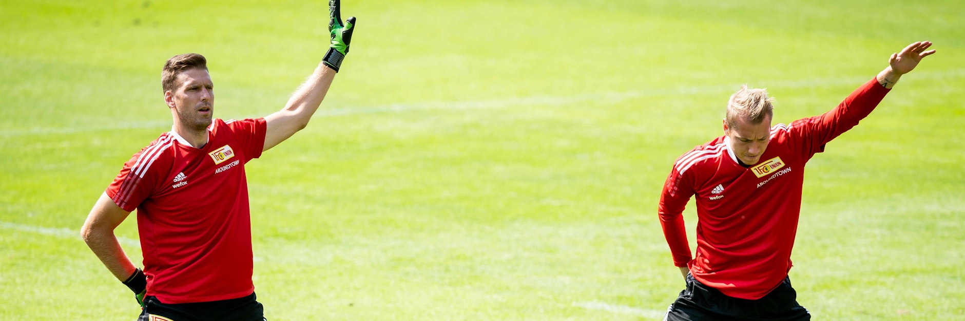 Andreas Luthe (l.) konnte Jakob Busk beim Kampf ums Union-Tor bislang immer in Schach halten. Schafft er das jetzt auch bei Frederik Rönnow?