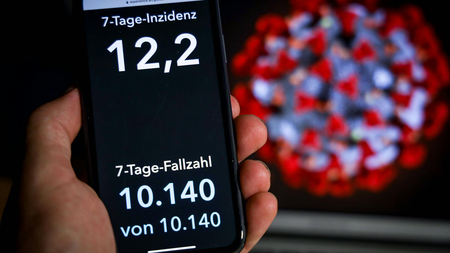 Die bundesweite Sieben-Tage-Inzidenz bei den Corona-Neuinfektionen steigt weiter. Sie liegt jetzt bei 12,2.