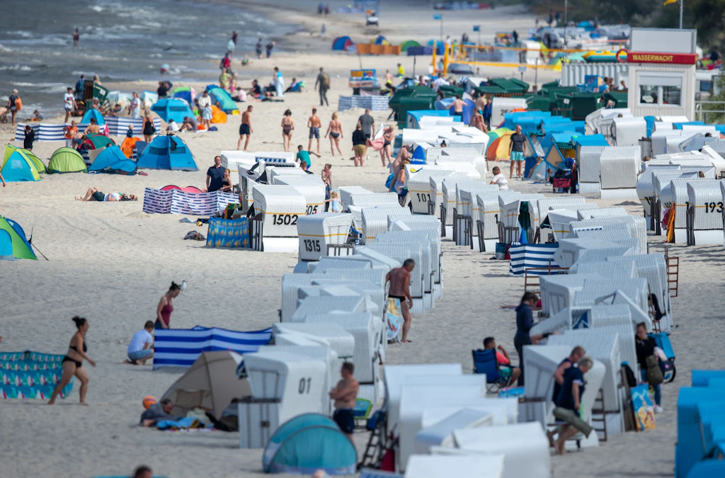 Ostsee: Brandenburger im Urlaub am Strand attackiert und beklaut