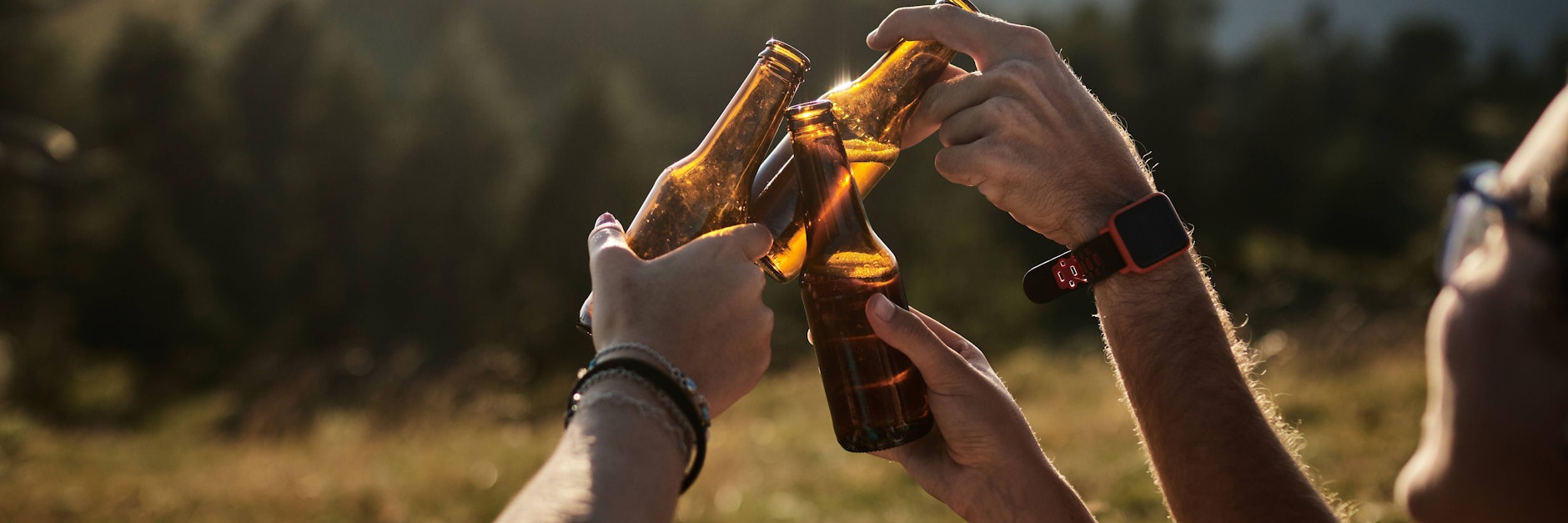 Das Feierabendbier kann – vor allem bei regelmäßigem Konsum – auch dick machen.