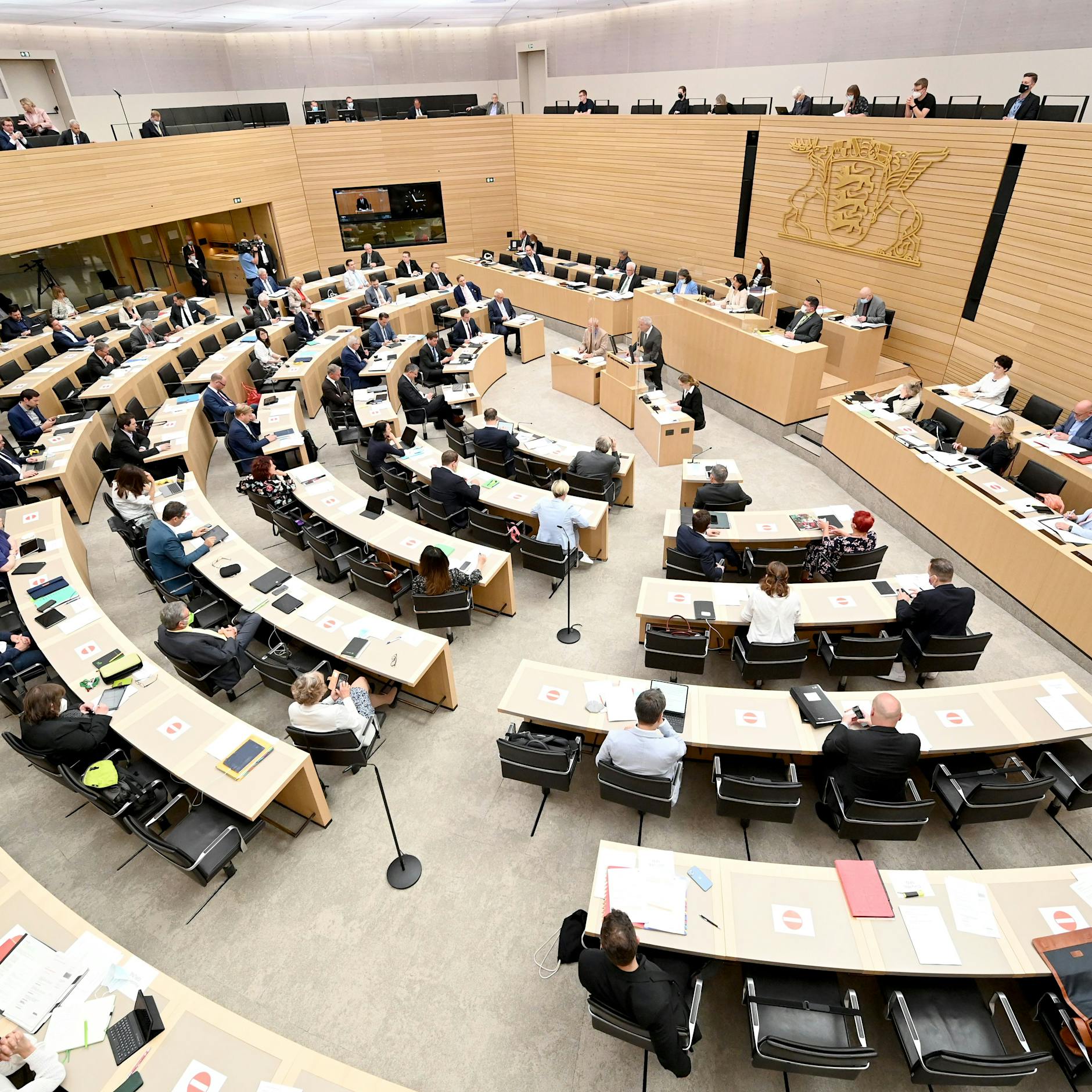 Landtag wählt AfD-Kandidaten in Verfassungsgericht