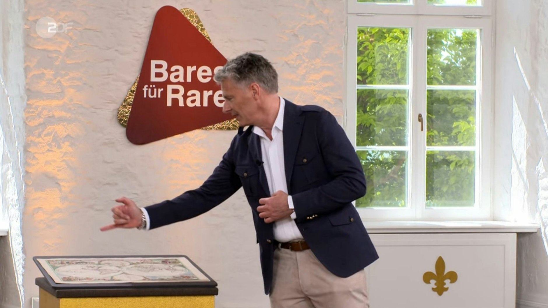 Bei „Bares für Rares" kann Jörg Pilawa viel über seine Weltkarte erzählen.
