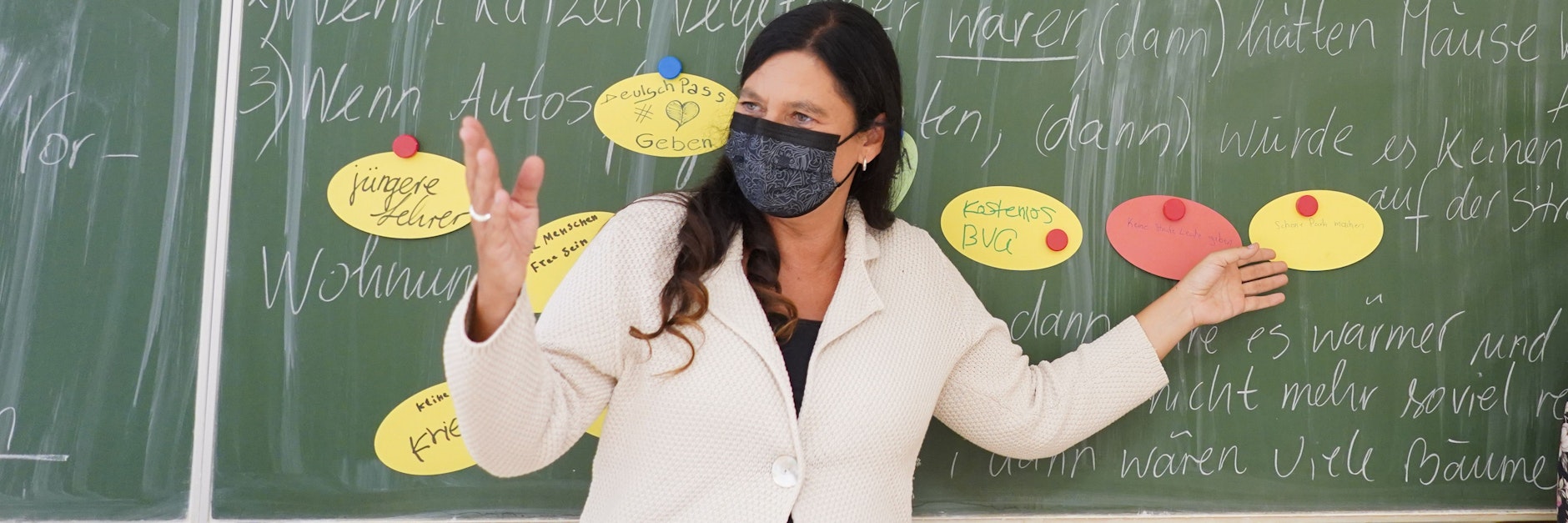 Schulsenatorin Sandra Scheeres (SPD) besucht eine Ferienschule im Oberstufenzentrum (OSZ) Bekleidung und Mode in der Kochstraße.