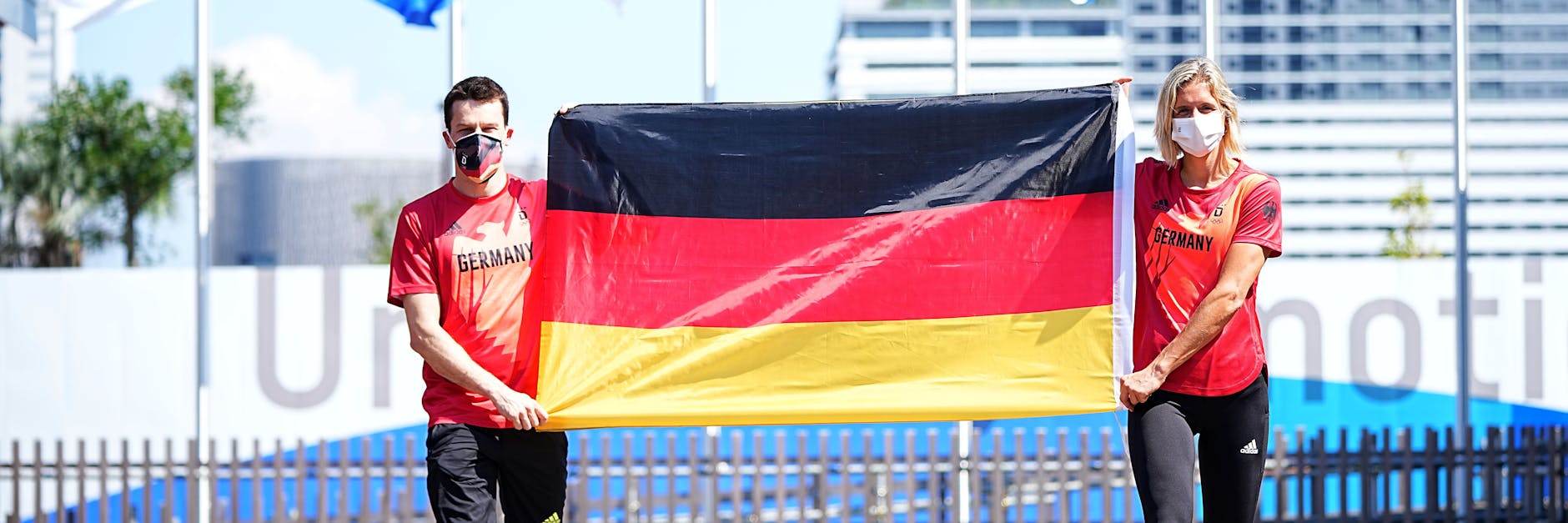Wasserspringer Patrick Hausding (l.) und Beachvolleyballspielerin Laura Ludwig sind das Fahnenträger-Duo vom Team Deutschland für die Eröffnungsfeier der Olympischen Spiele 2021 Tokio.