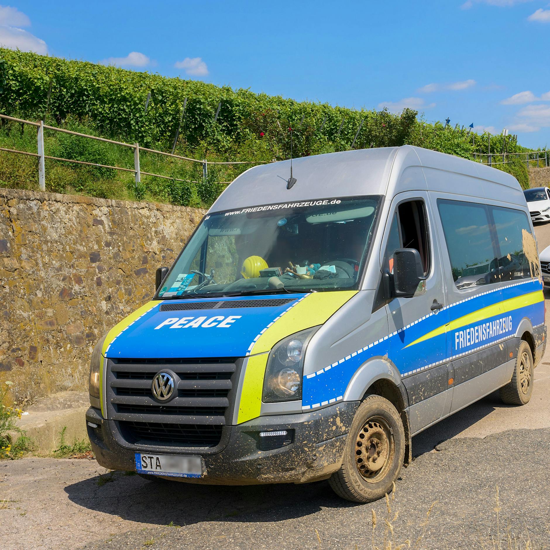 Warnung vor fragwürdige Hochwasser-Spendenaktionen +++ Behörden machen Querdenker-Familienzentrum im Katastrophengebiet dicht: „Kindeswohlgefährdung“