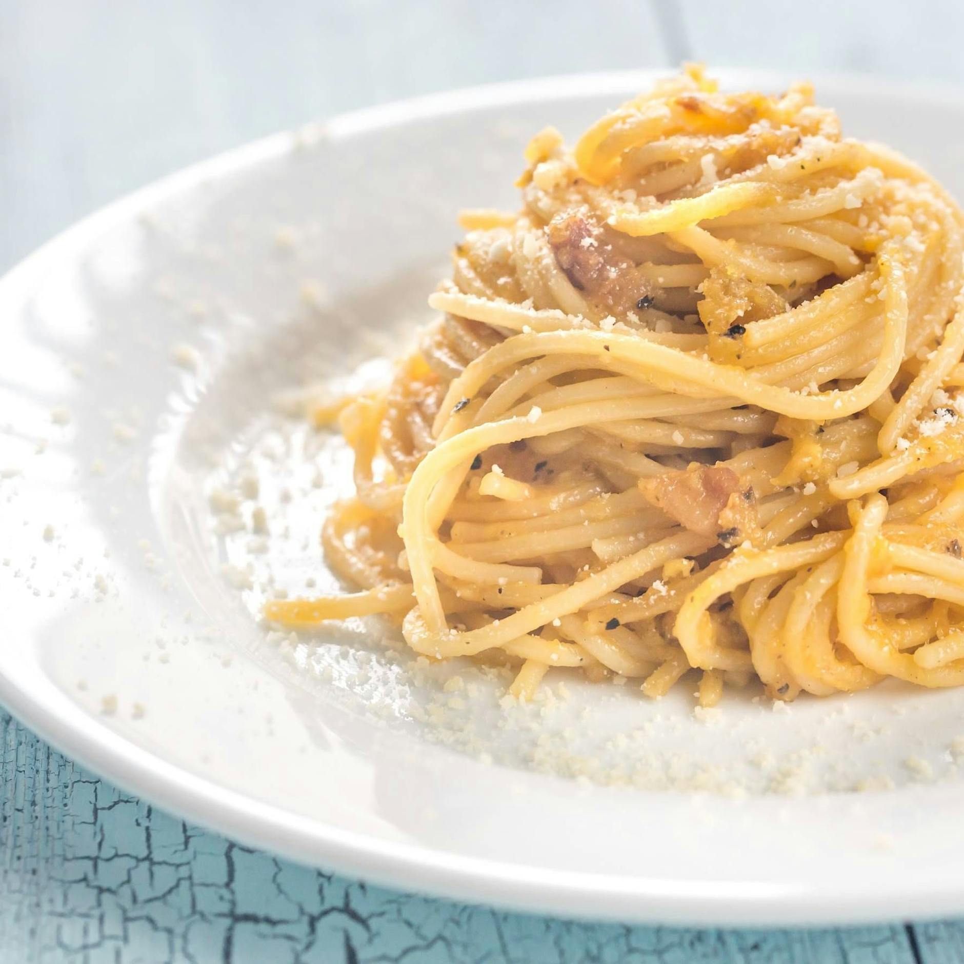 Echte Spaghetti Carbonara wie beim Italiener: Mit Ei und ohne Sahne werden Sie perfekt