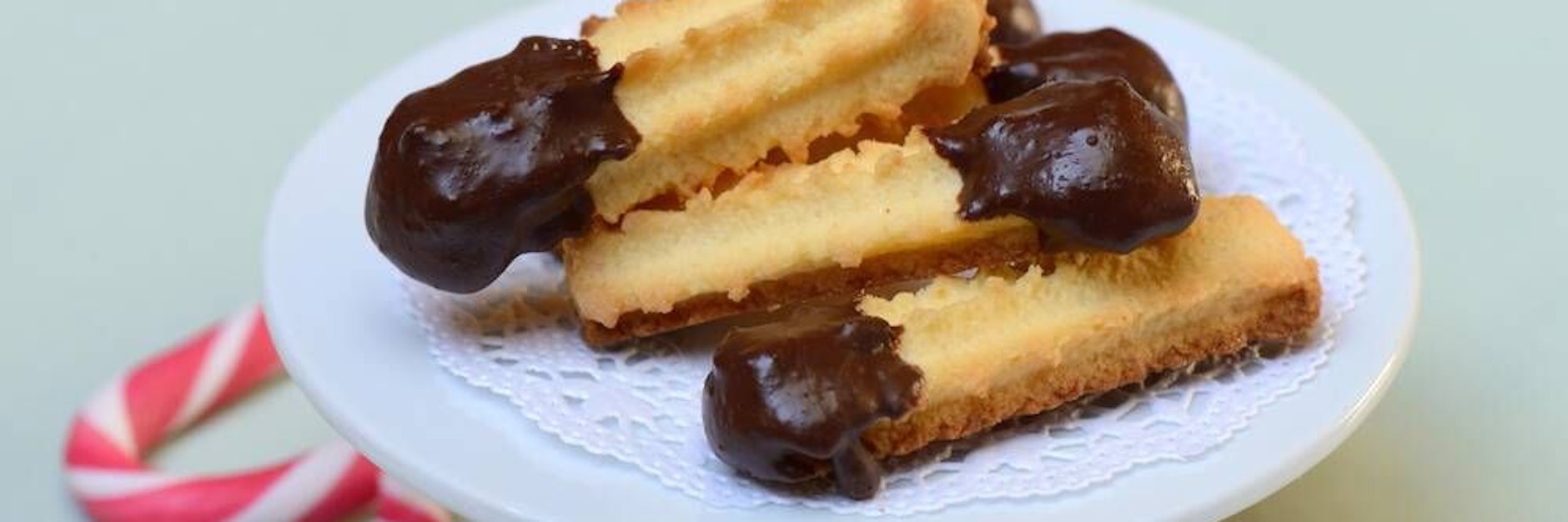 In der Weihnachtsbäckerei gibt es manche Leckerei. Zum Beispiel Spritzgebäck!