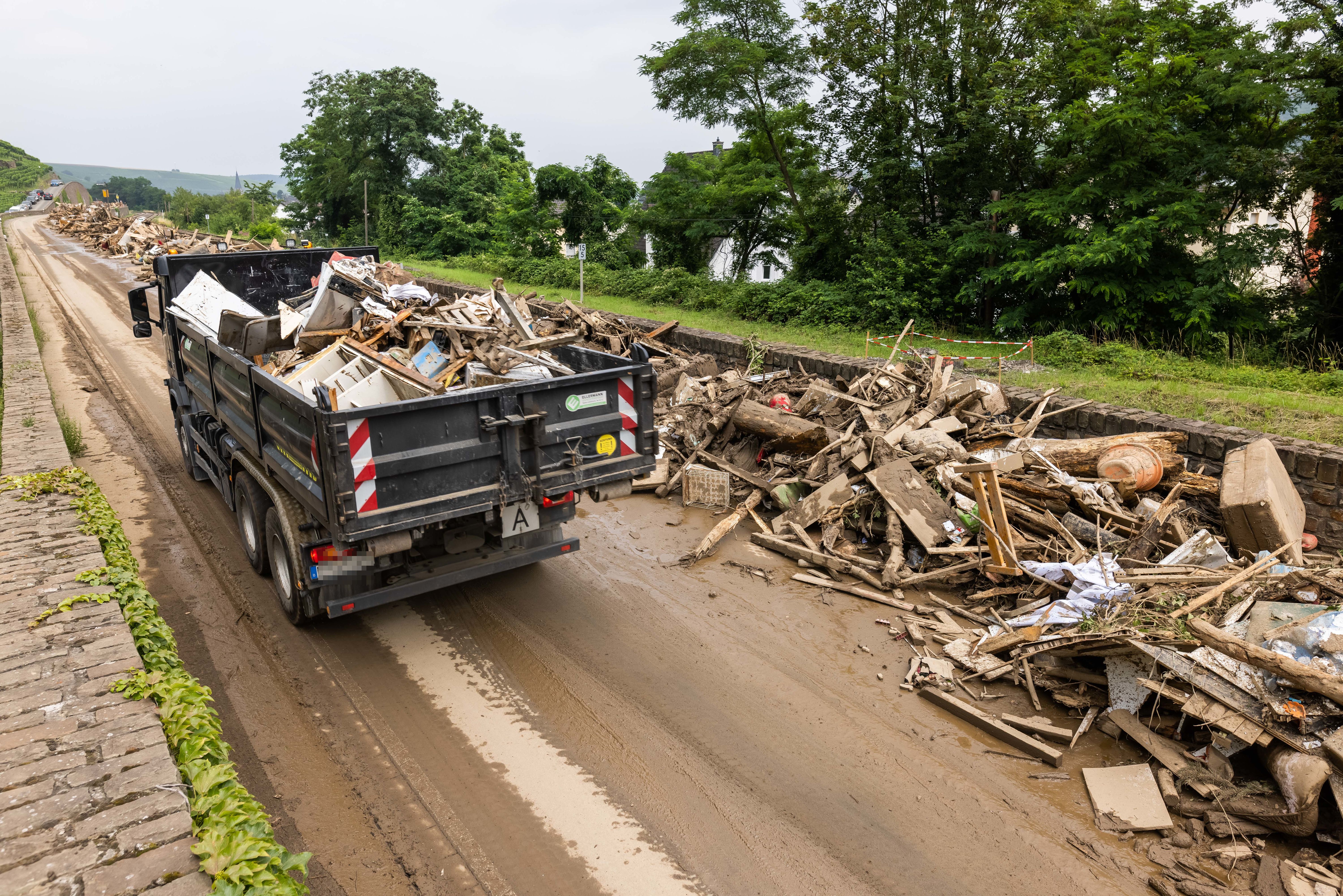 Internet-Hype um „Lohnunternehmer Wipperfürth“: Querdenker feiern diesen Hochwasser-Helfer als Helden