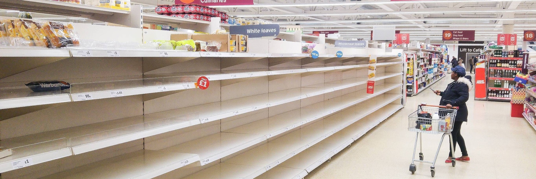 Leer gefegt: das Brot-Regal in diesem Supermarkt in Manchester.