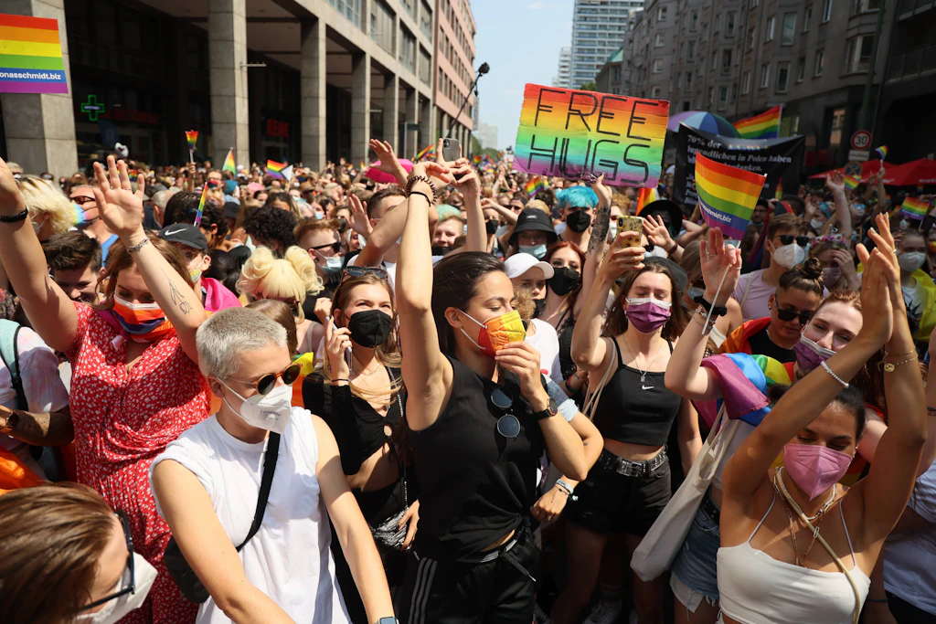 CSD rollt durch Berlin: 35.000 Menschen feiern und tanzen